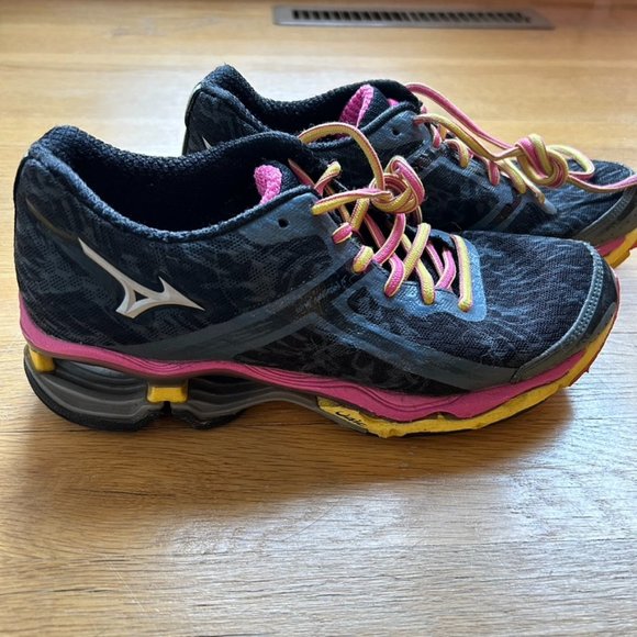 MIZUNO Wave Creation 15 Running Workout Shoe Sneaker Sz 6.5 - Picture 2 of 5